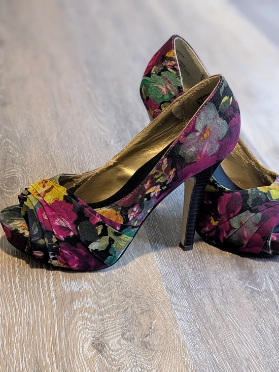 Madden Girl Shoes - Madden Girl "Landdon" Summer Floral Peep-Toe High Heel Pumps
